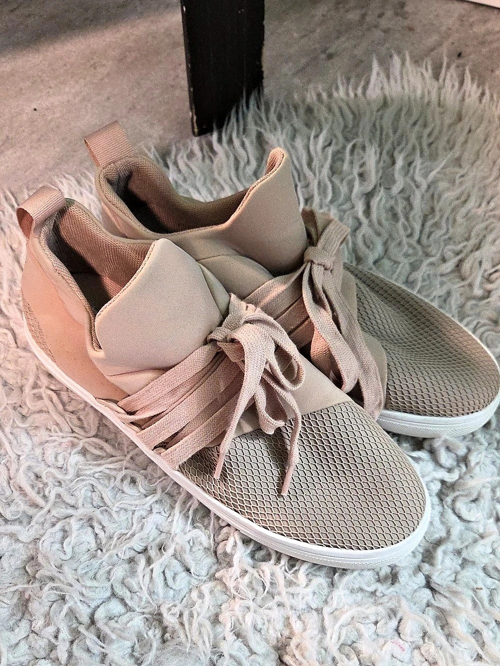 Steve Madden Verdict Pink Fabric Sneakers Size 8